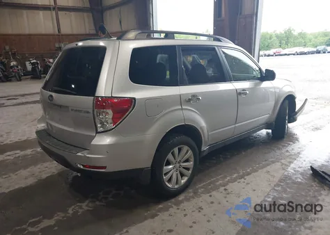 2011 Subaru Forester 2.5X Premium z USA, uszkodzony, nr VIN JF2SHADC2BH717596